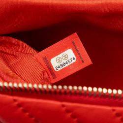 مملوكة مسبقًا حقيبة كلتش شانيل "CC" شيفرون جلد حمل صغير برتقالي قابل للطي