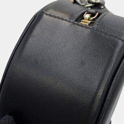 مملوكة مسبقًا Chanel Round Chain shoulder Bag Black Lambskin