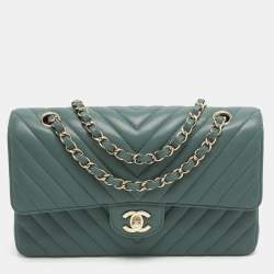 مملوكة مسبقًا Chanel Classic Double Flap Medium Green Chevron Leather Shoulder Bag