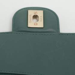 مملوكة مسبقًا Chanel Classic Double Flap Medium Green Chevron Leather Shoulder Bag