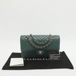 مملوكة مسبقًا Chanel Classic Double Flap Medium Green Chevron Leather Shoulder Bag