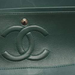 مملوكة مسبقًا Chanel Classic Double Flap Medium Green Chevron Leather Shoulder Bag