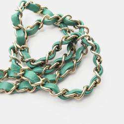 Pre Owned حقيبة شانيال صغيرة كتف من جلد الخراف بلون أخضر مع تطريز متعرج