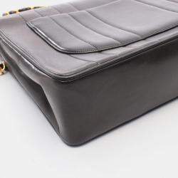 Pre Owned حقيبة كتف شانيل مادموازيل كبيرة بعلامة كوكو غطاء مفرد من جلد الخراف سوداء