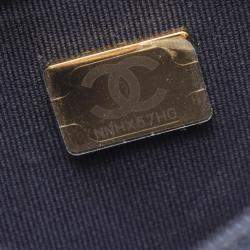 مملوكة مسبقًا حقيبة كتف شانيل ١٩ شانيل جلد عجل محبب كحلي