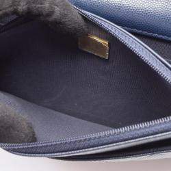 مملوكة مسبقًا حقيبة كتف شانيل ١٩ شانيل جلد عجل محبب كحلي