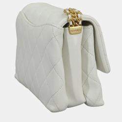 Pre Owned Chanel Matelasse White Calfskin Leather Shoulder Bag
