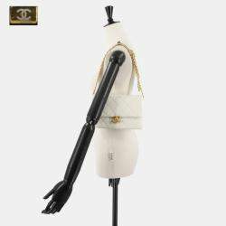Pre Owned Chanel Matelasse White Calfskin Leather Shoulder Bag