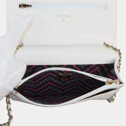 Pre Owned محفظة بسلسلة شانيل طويل جلد كافيار أبيض ماتلاسې