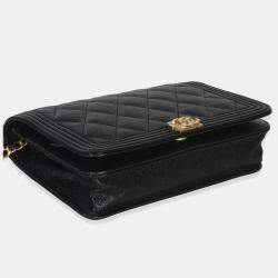 مملوكة مسبقًا Chanel Black Quilted Caviar Boy Wallet On Chain