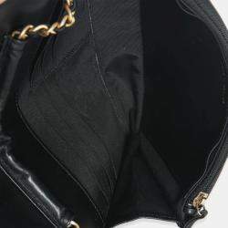 مملوكة مسبقًا Chanel Black Quilted Caviar Boy Wallet On Chain