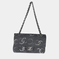 Pre Owned حقيبة شانيل سوداء من الجينز بالترتر شعار CC كلاسيكية متوسطة بغطاء مزدوج