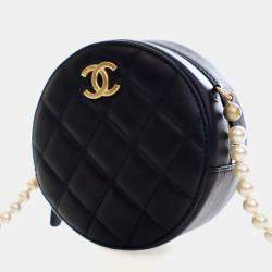 Pre Owned Chanel Round Pearl Chain Mini Lambskin Leather Clutch Bag