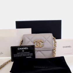 مملوكة مسبقًا Chanel Lambskin 19 Card Holder On Chain