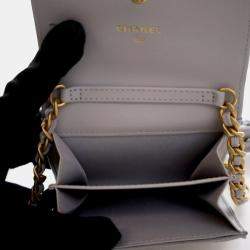 مملوكة مسبقًا Chanel Lambskin 19 Card Holder On Chain