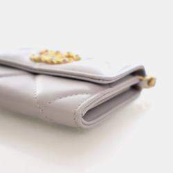 مملوكة مسبقًا Chanel Lambskin 19 Card Holder On Chain