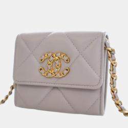 مملوكة مسبقًا Chanel Lambskin 19 Card Holder On Chain