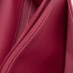 مملوكة مسبقًا محفظة شانيال WOC جلد براءات اختراع مبطن وردية وه سلسلة