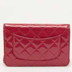 مملوكة مسبقًا محفظة شانيال WOC جلد براءات اختراع مبطن وردية وه سلسلة