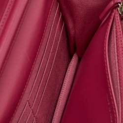 مملوكة مسبقًا محفظة شانيال WOC جلد براءات اختراع مبطن وردية وه سلسلة