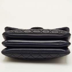 مملوكة مسبقًا حقيبة شانيل قلاب جلد مبطن أزرق كحلي