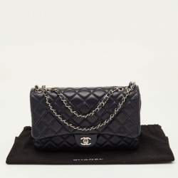 مملوكة مسبقًا حقيبة شانيل قلاب جلد مبطن أزرق كحلي