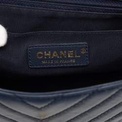 مملوكة مسبقًا Chanel Blue CC Chevron Aged Calfskin Top Handle Flap
