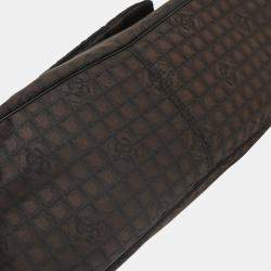 مملوكة مسبقًا حقيبة شانيل براون جاكار نايلون ترافيل لاين توت