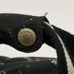 Pre Owned حقيبة دافل شانييل خط السفر مطبوعة مبطنة أسود/أبيض نيلون