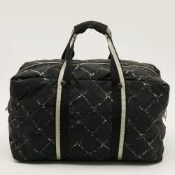 Pre Owned حقيبة دافل شانييل خط السفر مطبوعة مبطنة أسود/أبيض نيلون