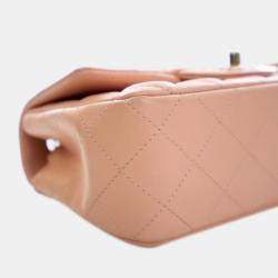 Pre Owned حقيبة شانيل وردي صغيرة مستطيلة كلاسيك جلد الضأن بغطاء فردي