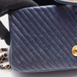 مملوكة مسبقًا Chanel Chevron V-Stitch Shoulder Bag Leather Navy