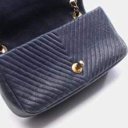 مملوكة مسبقًا Chanel Chevron V-Stitch Shoulder Bag Leather Navy