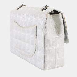Pre Owned Chanel New Travel Line Chocobar Chain Shoulder Bag In Nylon Jacquard And Leather White