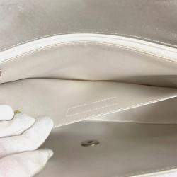 Pre Owned Chanel New Travel Line Chocobar Chain Shoulder Bag In Nylon Jacquard And Leather White