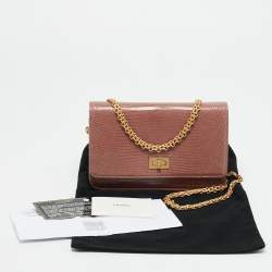 Pre Owned محقظة بسلسلة  شانيل ريشيو جلد لامع مبطن عنابي