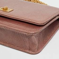 Pre Owned محقظة بسلسلة  شانيل ريشيو جلد لامع مبطن عنابي