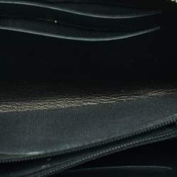 مملوكة مسبقًا Chanel CC Black Quilted Patent Leather Zip Around Wallet