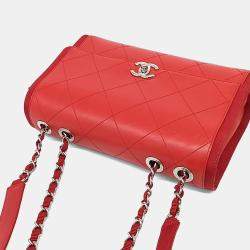 مملوكة مسبقًا Chanel Red Leather chain shoulder bag