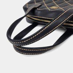 مملوكة مسبقًا حقيبة شانيل جلد سوداء خياطة برية توت