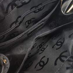 مملوكة مسبقًا حقيبة شانيل جلد سوداء خياطة برية توت