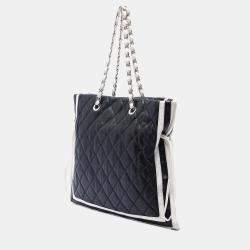 مملوكة مسبقًا Chanel Black White Paris Venice Quilted Lambskin Lido Tote