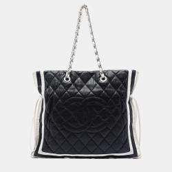 مملوكة مسبقًا Chanel Black White Paris Venice Quilted Lambskin Lido Tote