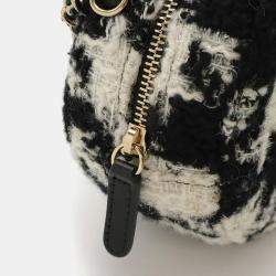 مملوكة مسبقًا Chanel Round Chain Shoulder Pochette In Houndstooth Tweed With Boa Ivory And Black