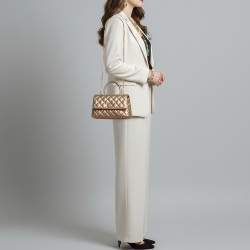 مملوكة مسبقًا حقيبة شانيل ميني كوكو جلد كافيار أزرق متقزح مبطن بيد علوية