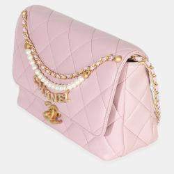 مملوكة مسبقًا Chanel Pink Shiny Quilted Calfskin Mini Pearl Logo Flap Bag