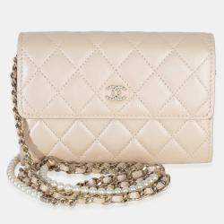 Pre Owned Chanel Beige Iridescent Quilted Lambskin Paris Hamburg Pearl Clutch With Chain