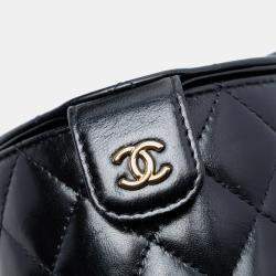 مملوكة مسبقًا Chanel Black Mini Quilted Shiny Lambskin Double Sided Vanity Case with Chain