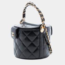 مملوكة مسبقًا Chanel Black Mini Quilted Shiny Lambskin Double Sided Vanity Case with Chain