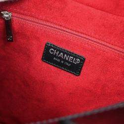 مملوكة مسبقًا Chanel Black Patent Leather Choco Bar Handbag